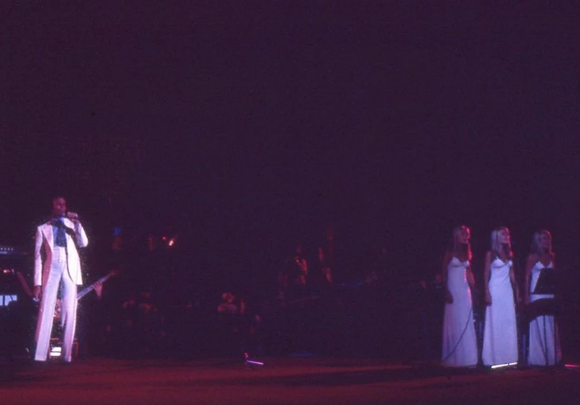 Las Trillizas de Oro y Julio Iglesias