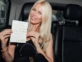 Claudia Schiffer mostró el mensaje que le mandó Donatella Versace