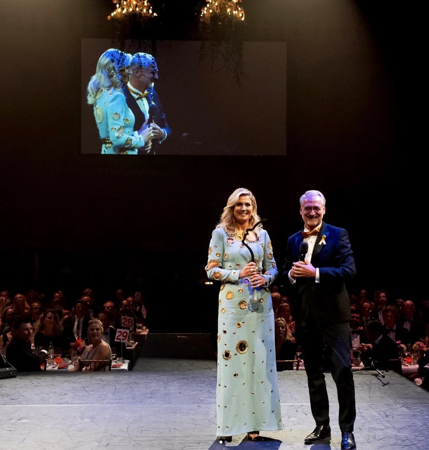 Máxima llevó un original vestido de Claes Iversen que ya había usado en 2021