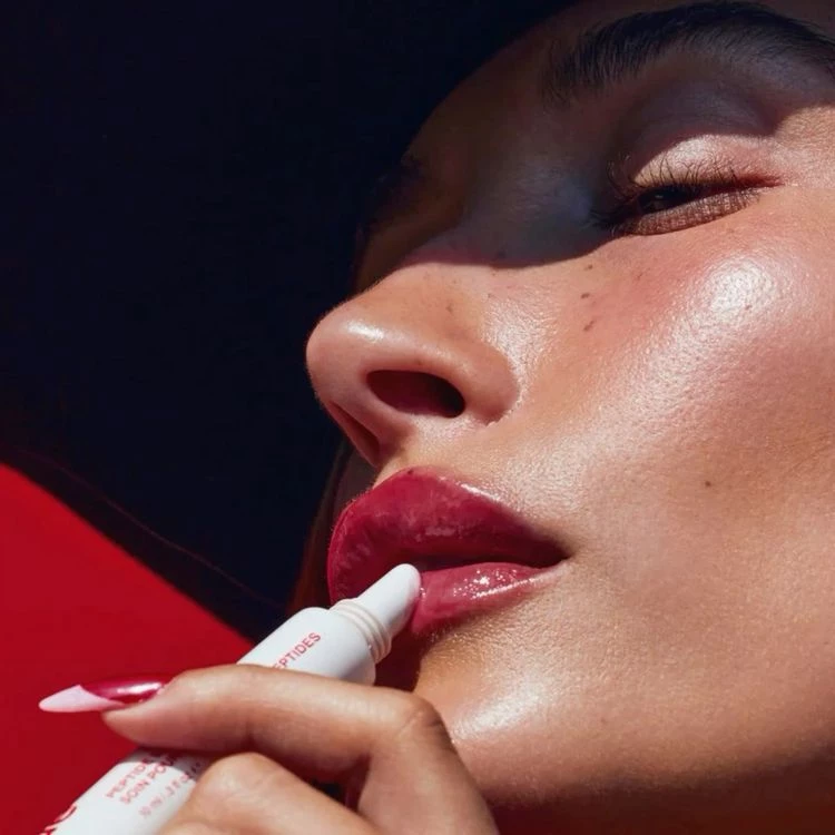 Cherry Lips, la tendencia beauty que pisa fuerte este 2023