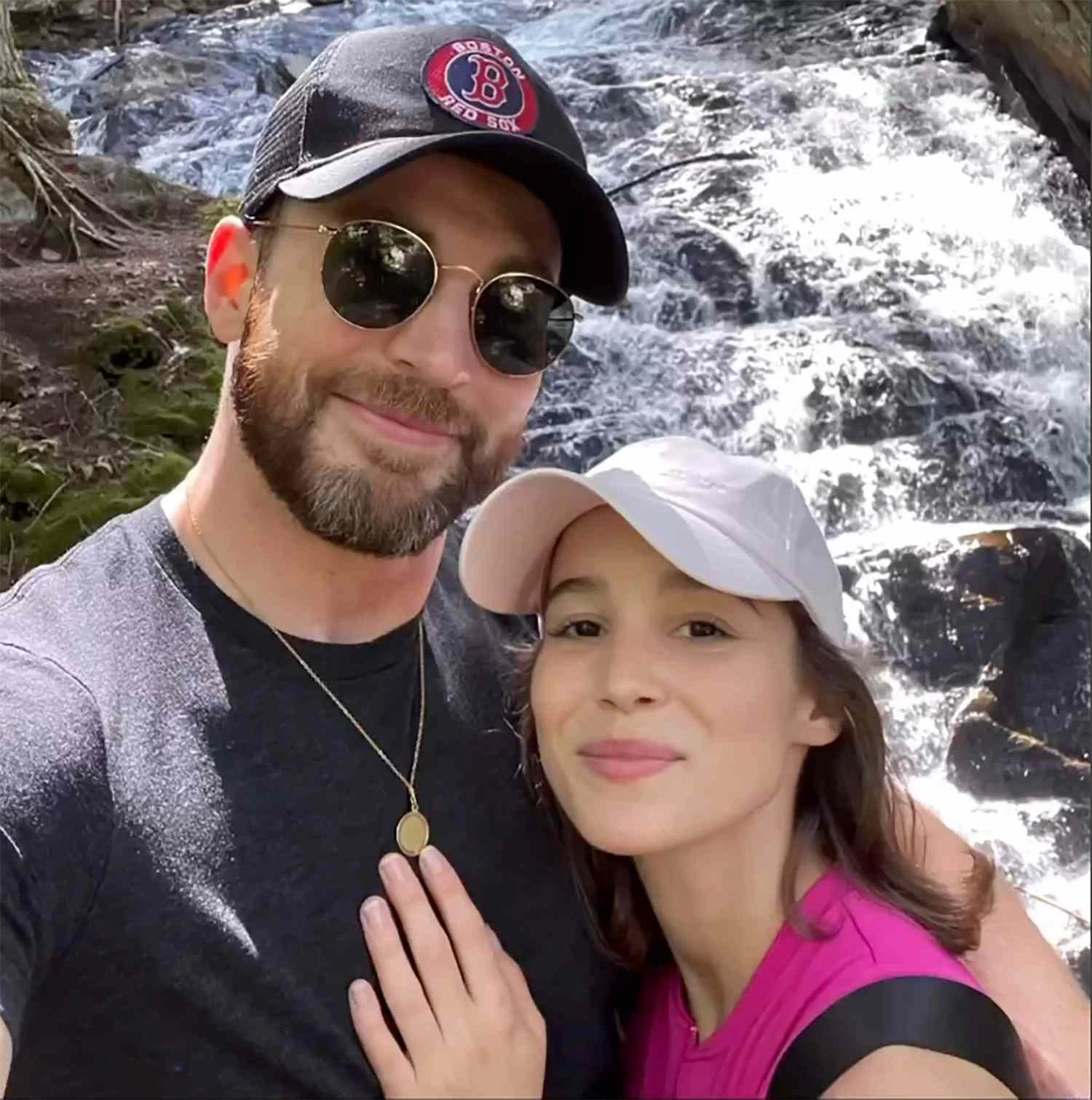 Chris Evans y Alba Baptista