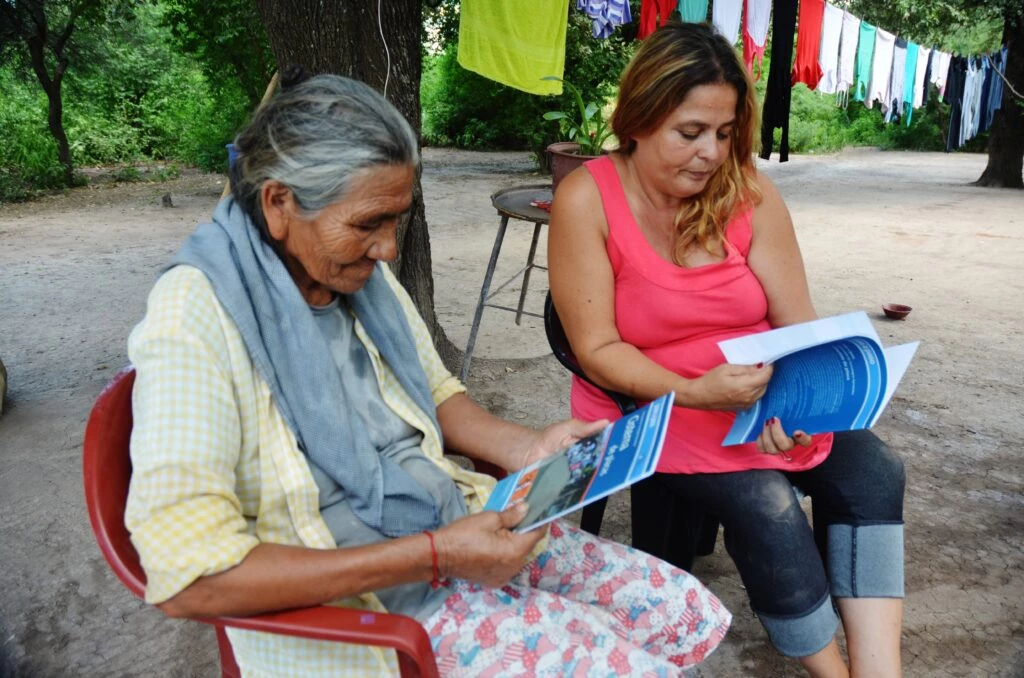 Lucrecia Gil Villanueva, Raíces