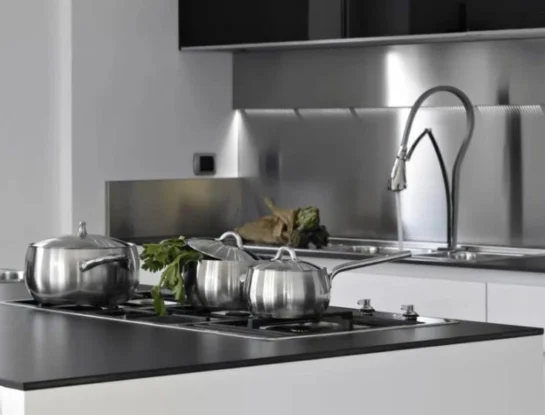 Cómo limpiar ollas y sartenes de acero inoxidable quemadas