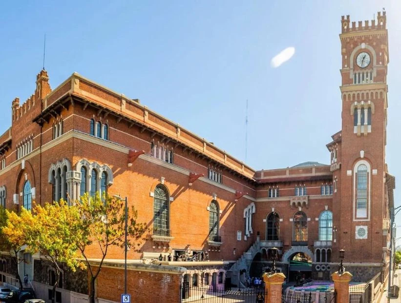 Historias de Cemento: Edificio Usina Pedro de Mendoza, la fábrica de electricidad que brilla con luz propia