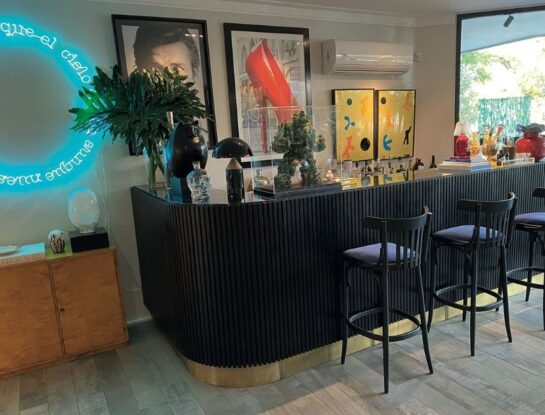 Un departamento ecléctico para disfrutar con todos los sentidos