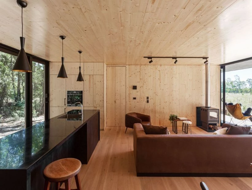 Una casa de vacaciones prefabricada que enamora con su simpleza y calidez
