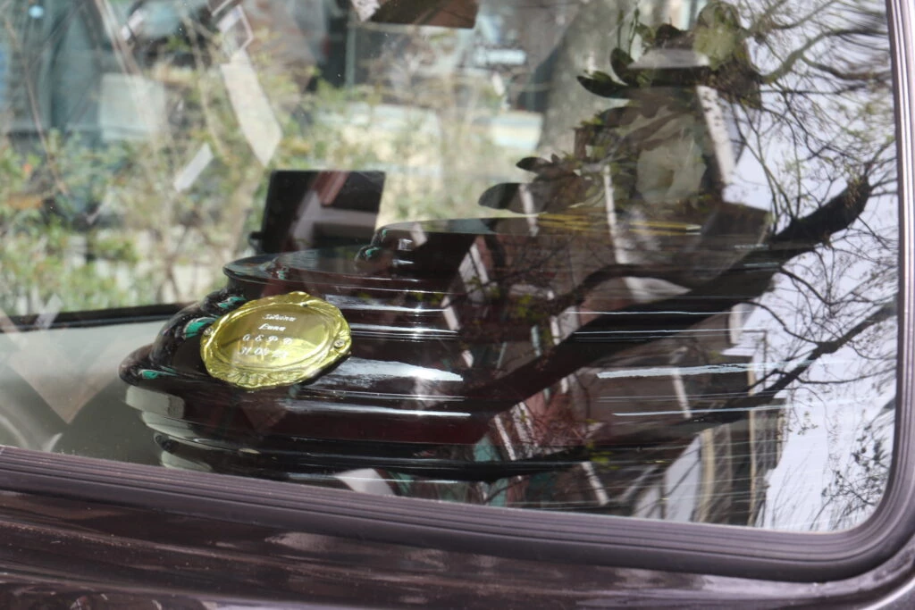 El último adiós a Silvina Luna el dolor de su hermano, Ezequiel, junto a una multitud en el Panteón de los Actores