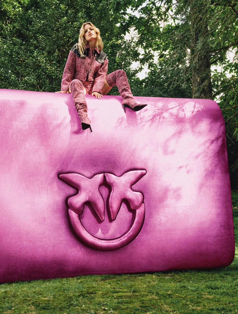 Georgia May Jagger ilumina la colección FW23-24 de PINKO