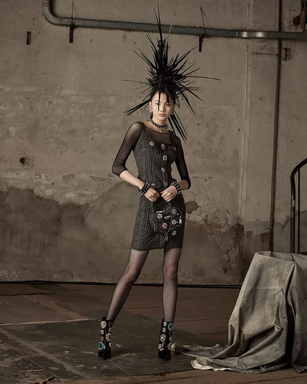 La supermodelo Sherry Shi protagoniza la campaña FW23 de Moschino