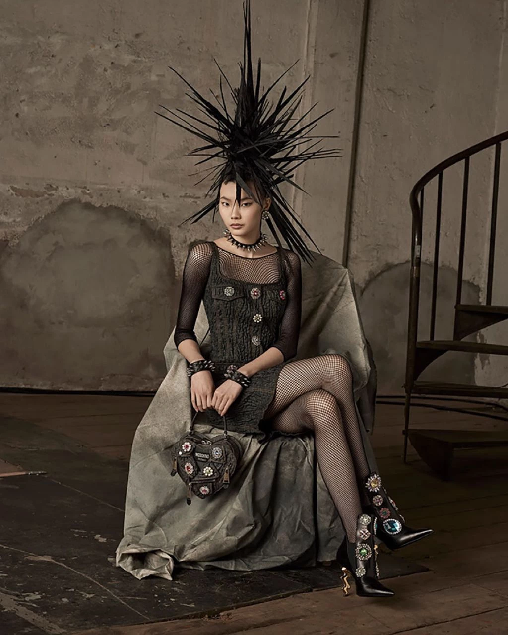 La supermodelo Sherry Shi protagoniza la campaña FW23 de Moschino