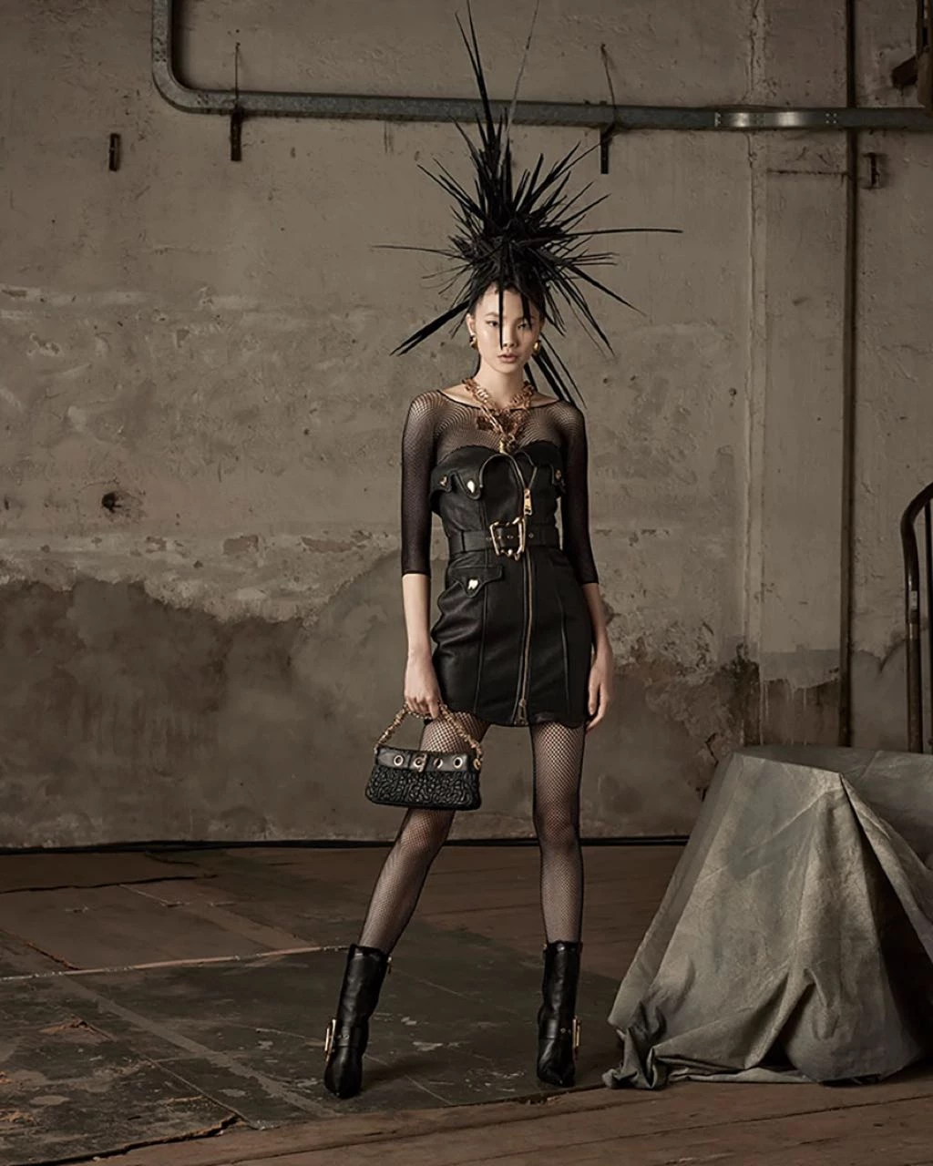 La supermodelo Sherry Shi protagoniza la campaña FW23 de Moschino