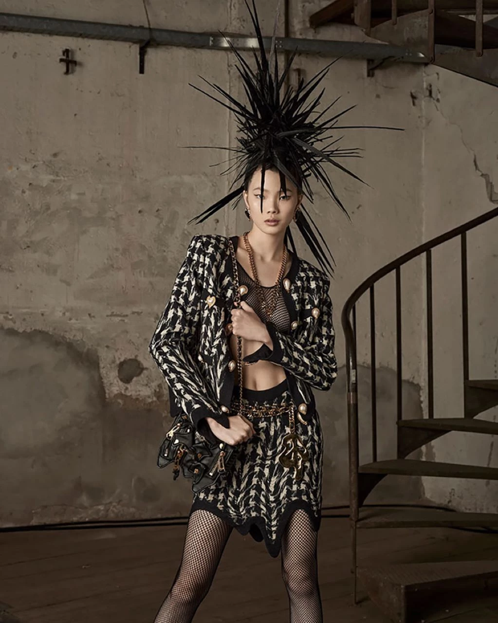 La supermodelo Sherry Shi protagoniza la campaña FW23 de Moschino