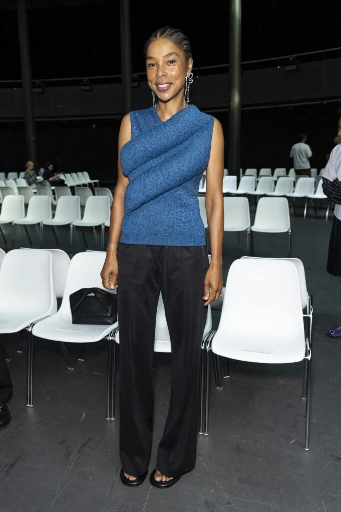 Sophie Okonedo en el desfile de JW Anderson