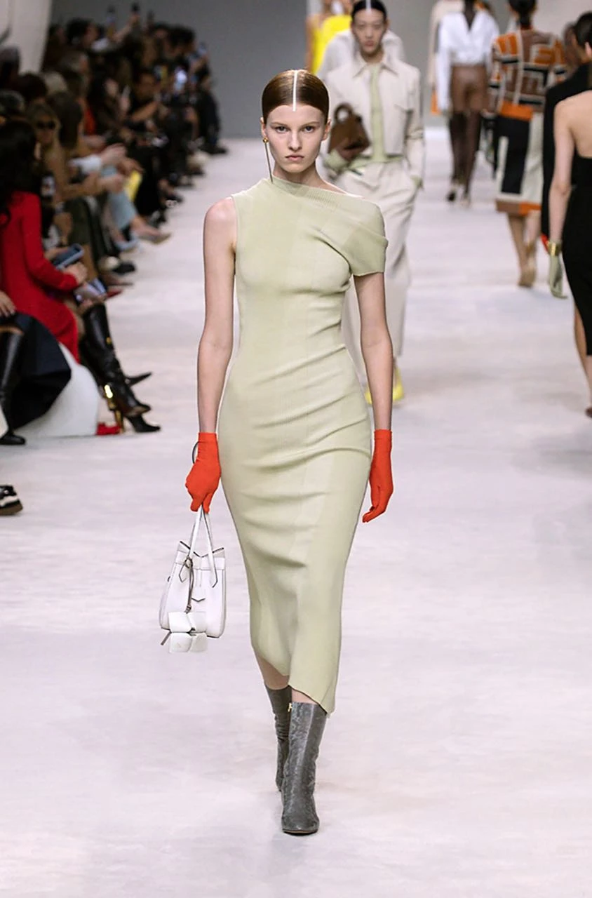 Desfile primavera Verano 2024 de Fendi en Milán Fashion Week.