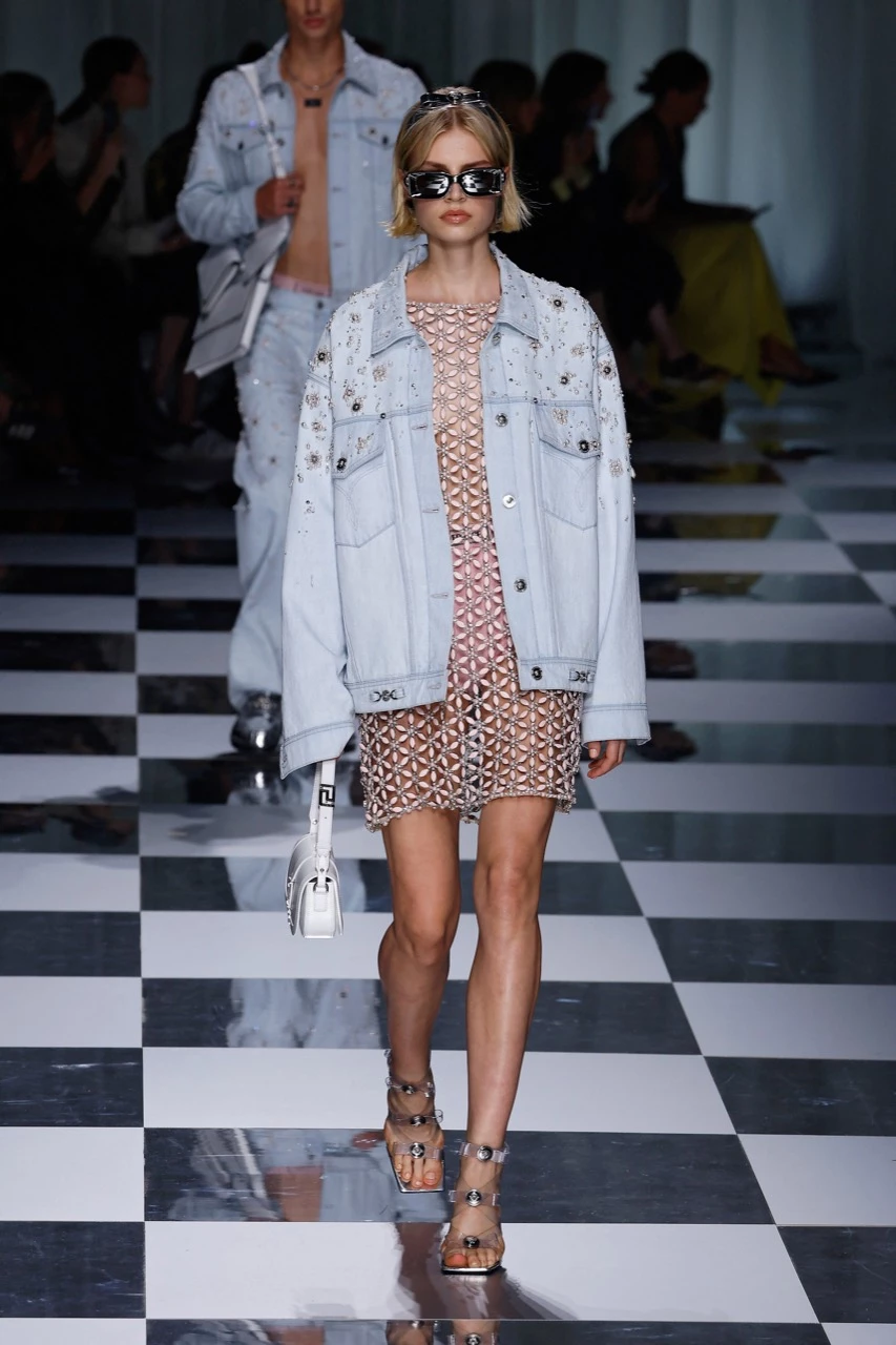 Desfile de Versace primavera verano 2024.
