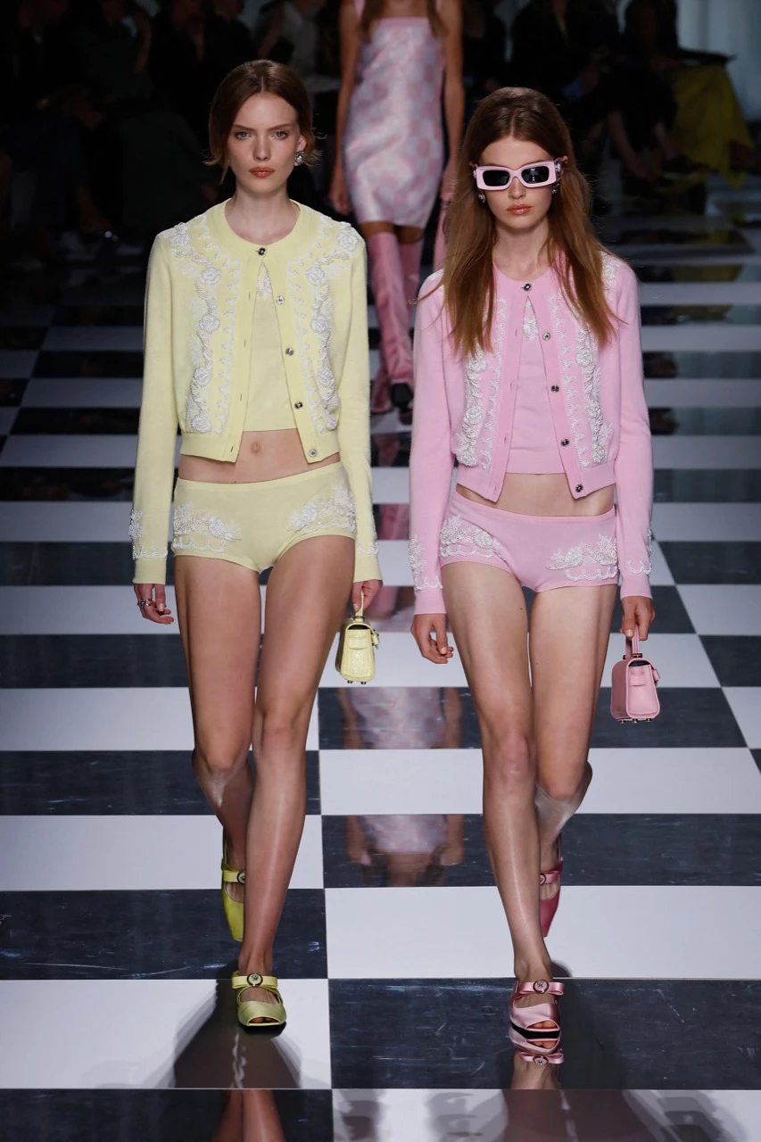 Desfile de Versace primavera verano 2024.