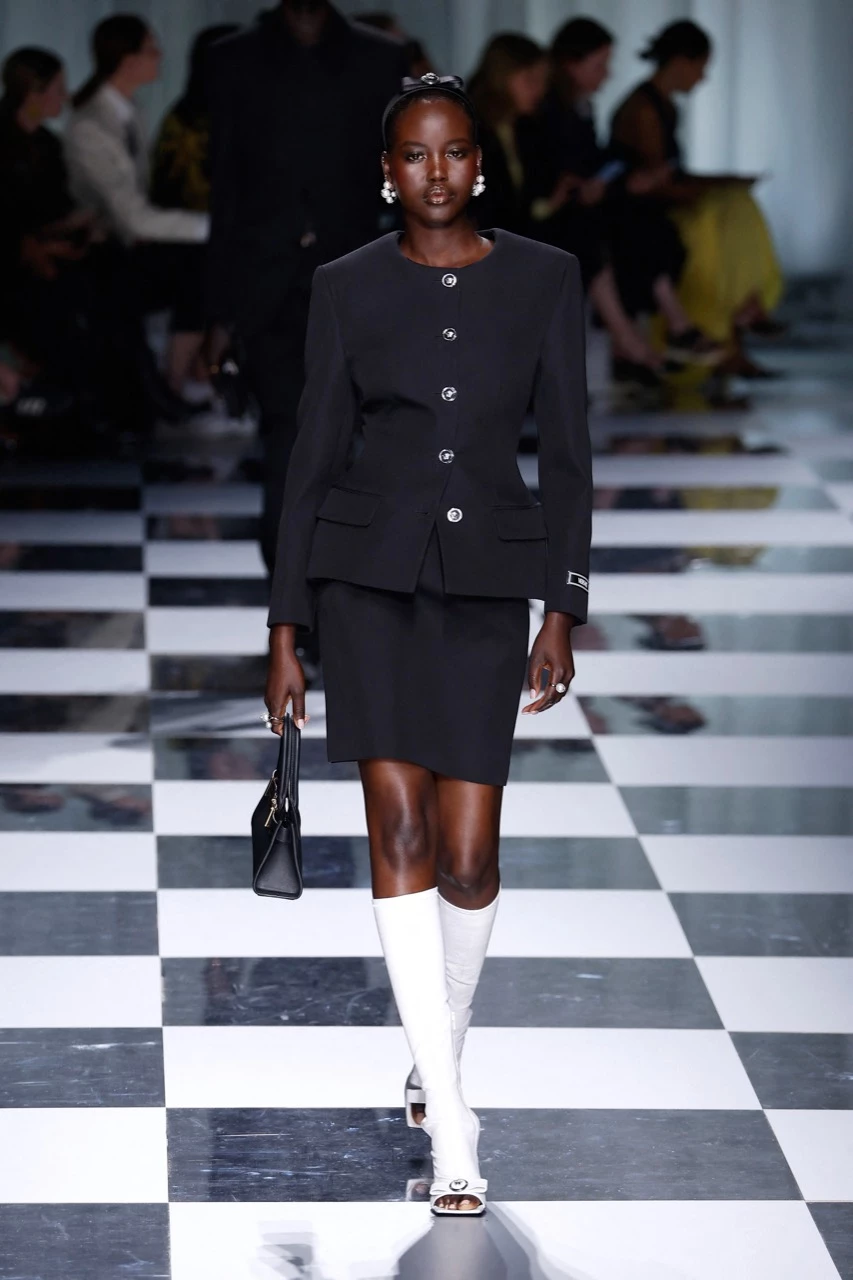 Desfile de Versace primavera verano 2024.