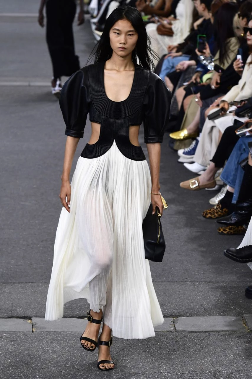 Desfile Chloé primavera verano 2024 en la Semana de Moda de París.