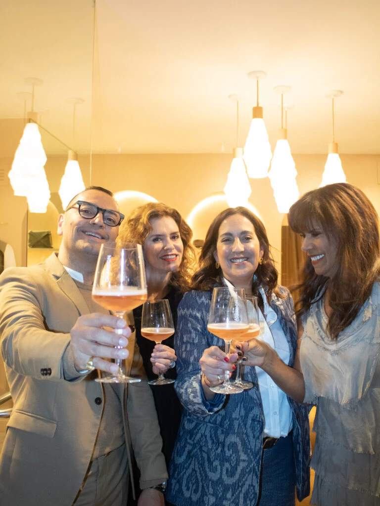 Fabian Medina Flores, Karina El Azem y Anama Ferreira en la presentación de Pía Carregal