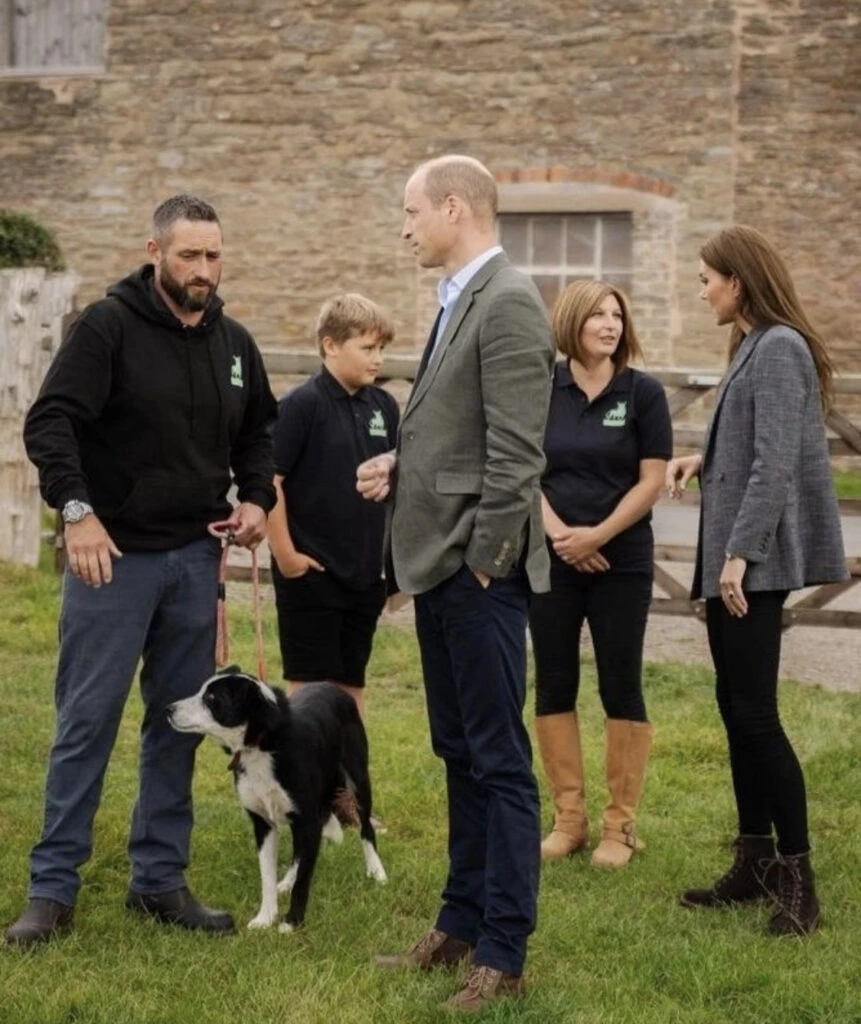 Kate Middleton apostó por un outfit casual y deslumbró en una visita a Hereford. Foto: Instagram.