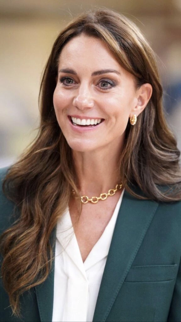 Kate Middleton usó un look sastrero y sorprendió. Foto: Instagram.
