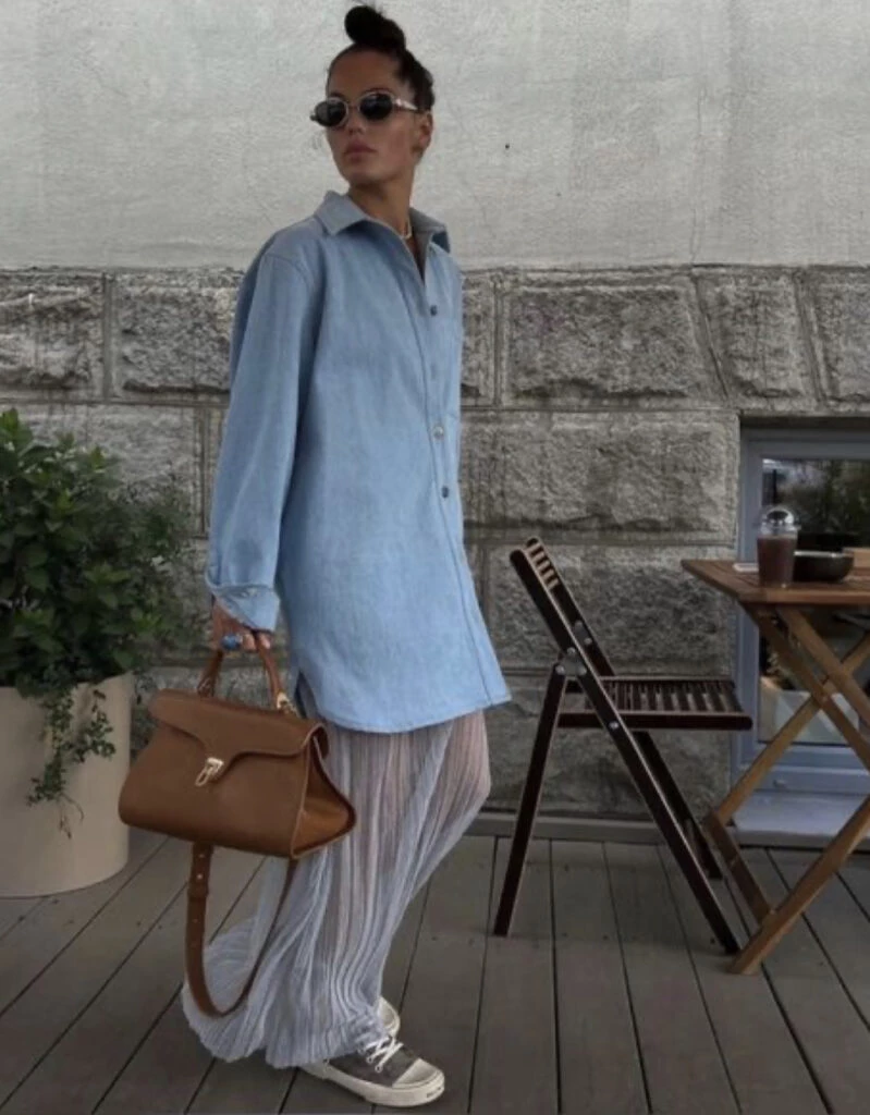 La camisa de jean es la prenda perfecta de entretiempo