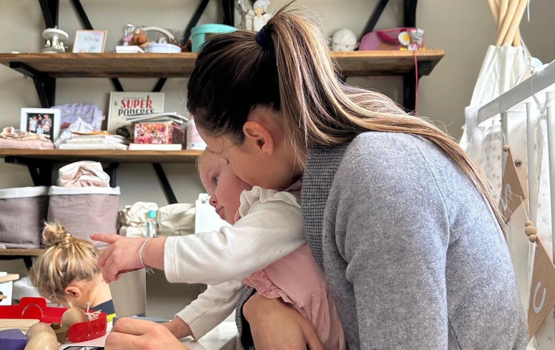 La tarde de juegos de Ana García Moritán con Pampita y su hermana Delfina