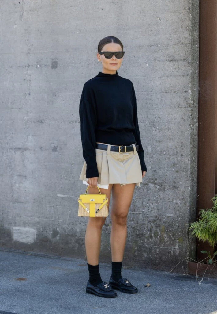 Las minifaldas son tendencia esta primavera 2023. Foto: Pinterest.