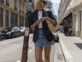 Las minifaldas son tendencia esta primavera 2023. Foto: Pinterest.