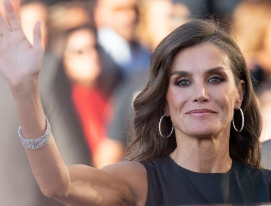 Letizia dio cátedra de estilo con un total look inspirado en Hollywood