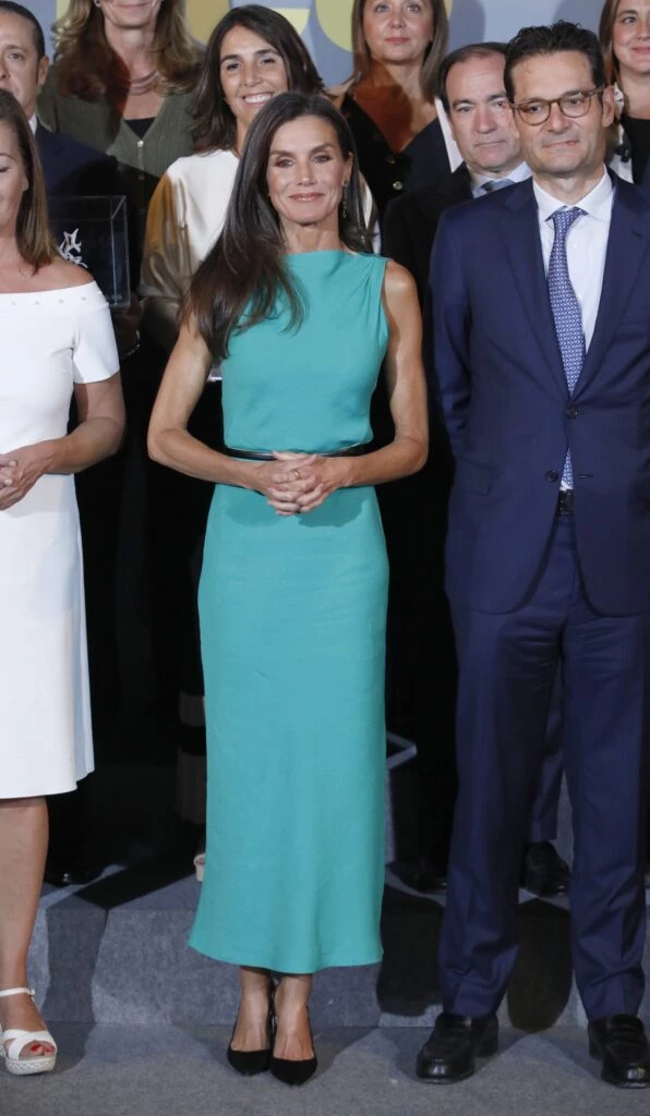 Letizia llevó un look low cost y dio cátedra de estilo