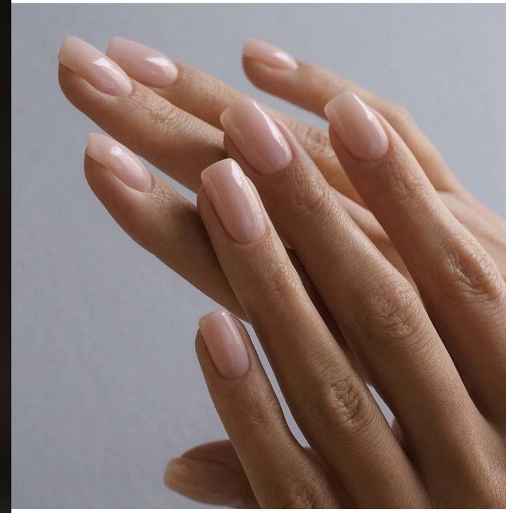 'Lip oil nails', las uñas con acabado de labial más elegantes y versátiles