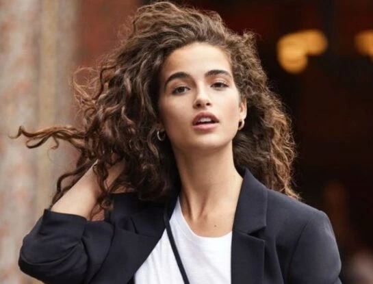 Lo que no sabías del método 'curly', la rutina que potencia tu pelo natural