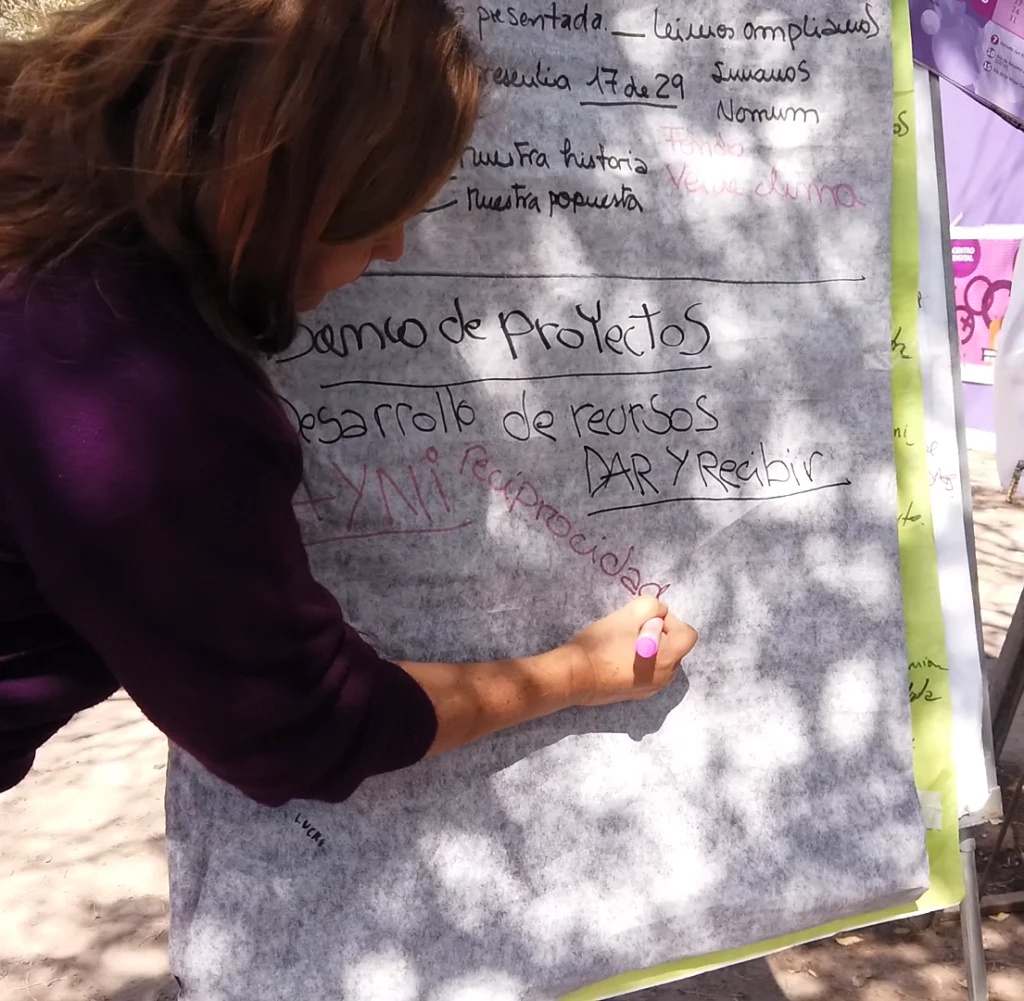 Lucrecia Gil Villanueva, Raíces