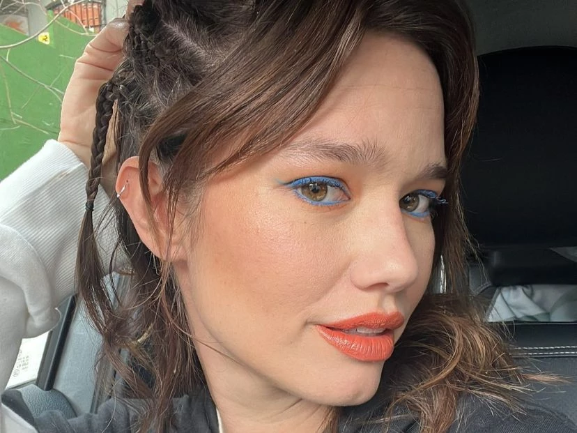 Manu Viale le dio la bienvenida a la primavera con un make up colorido y trendy