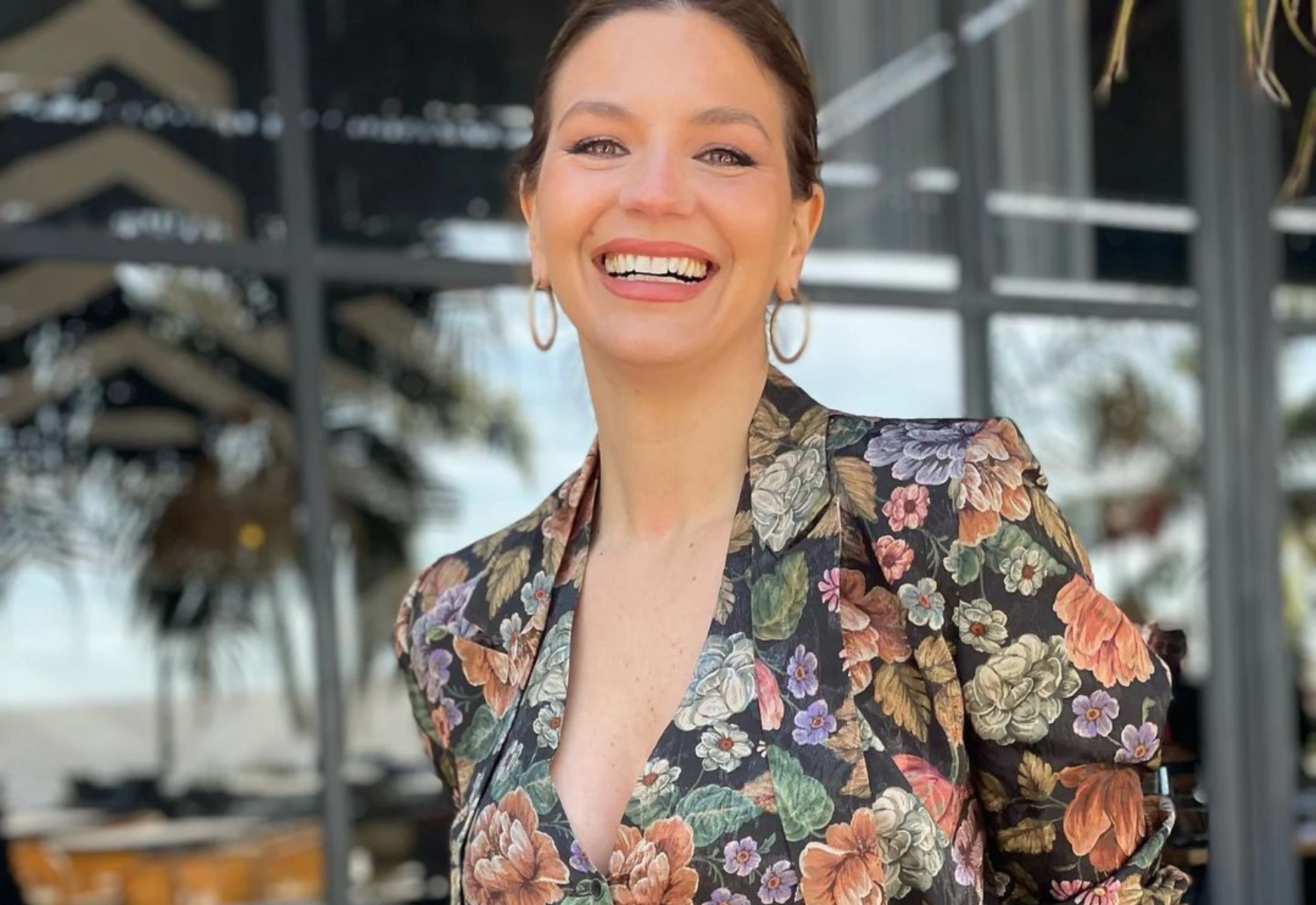 Marcela Kloosterboer nos adelanta la primavera con un look estampado