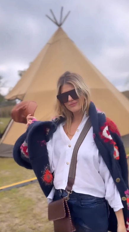 Mery del Cerro y los looks anti frío más fáciles de armar a parti de básicos del placard