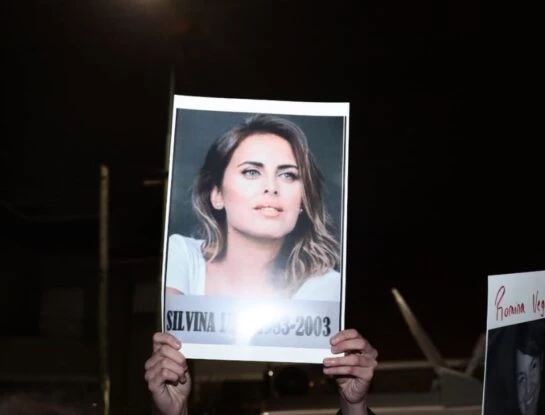 Así se vivió la marcha pidiendo justicia por Silvina Luna frente a la casa de Aníbal Lotocki