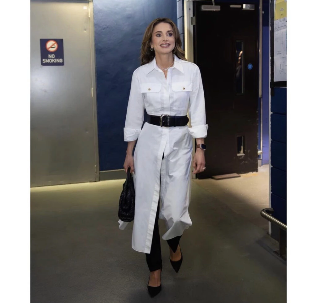 Rania de Jordania nos adelanta la combinación fashion que será furor la próxima temporada. Foto: Instagram.