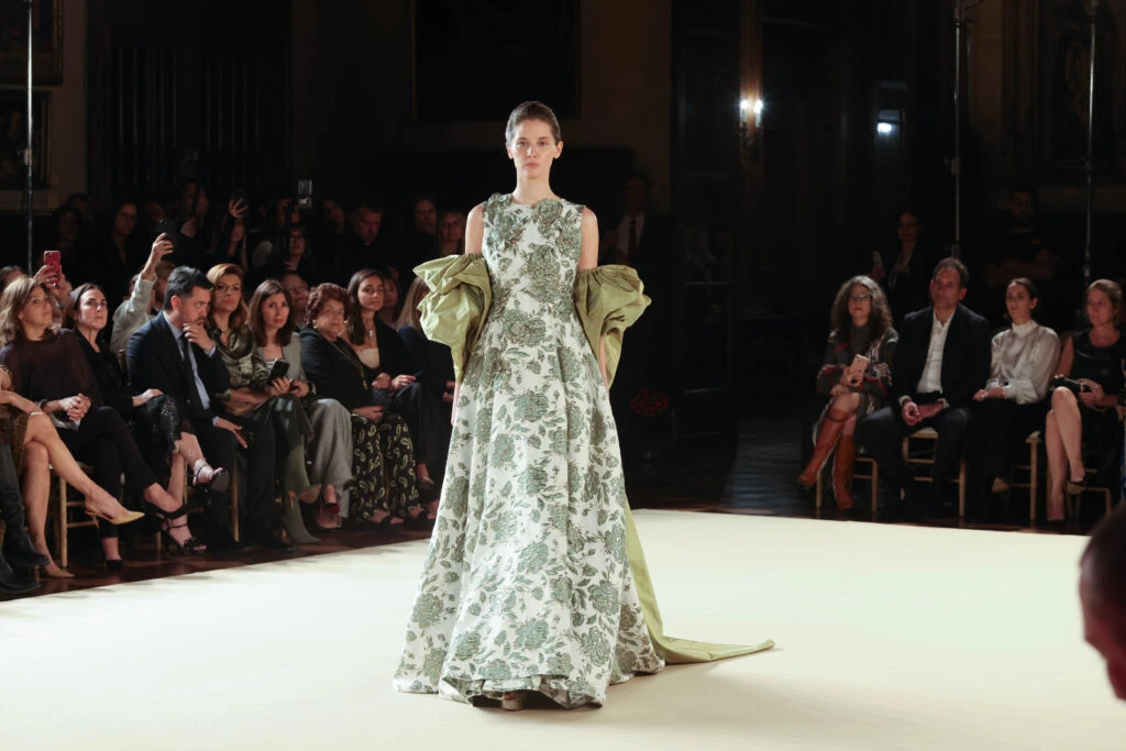 Desfile de Adrián Brown en la Semana de la Alta Costura