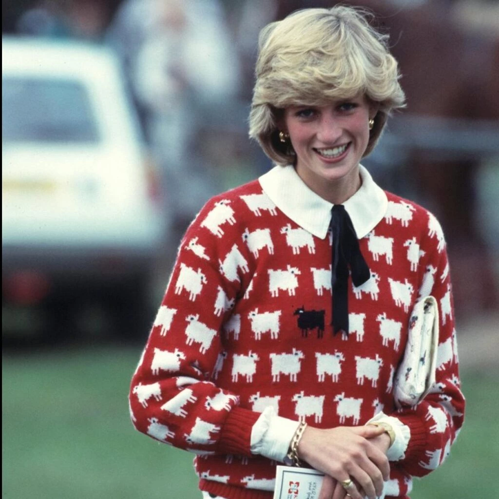Subastaron el suéter favorito de Lady Di.
