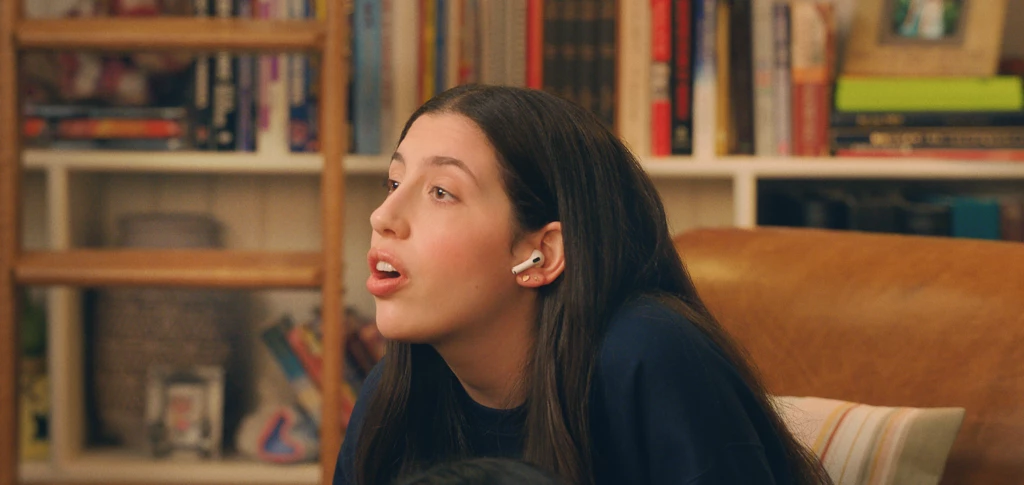 Sunny y Sadie, las hijas de Adam Sandler que la rompen en la comedia más vista de Netflix