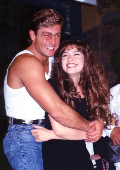 Thalía junto a Fernando Colunga en María, la del barrio