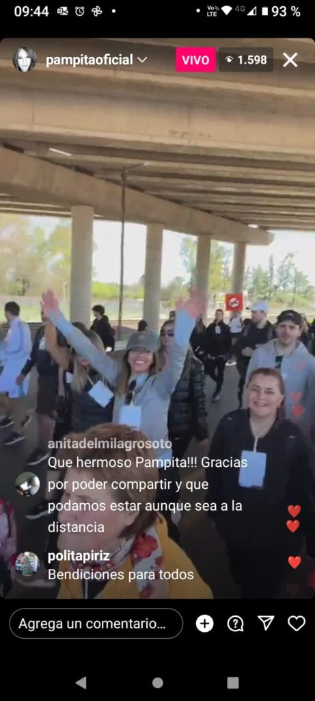 Barby Franco caminando a Luján junto a Pampita.