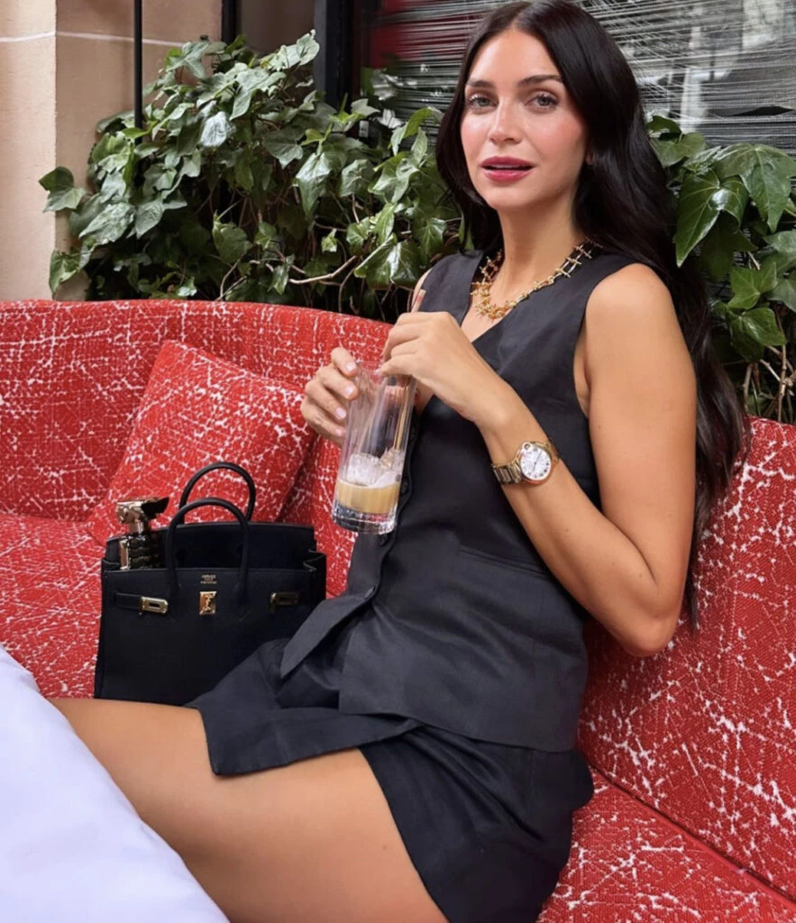 Zaira Nara apostó por el estilo preppy en París y sorprendió. Foto: Instagram.