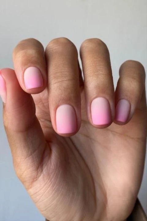 diseños minimalistas en uñas cortas