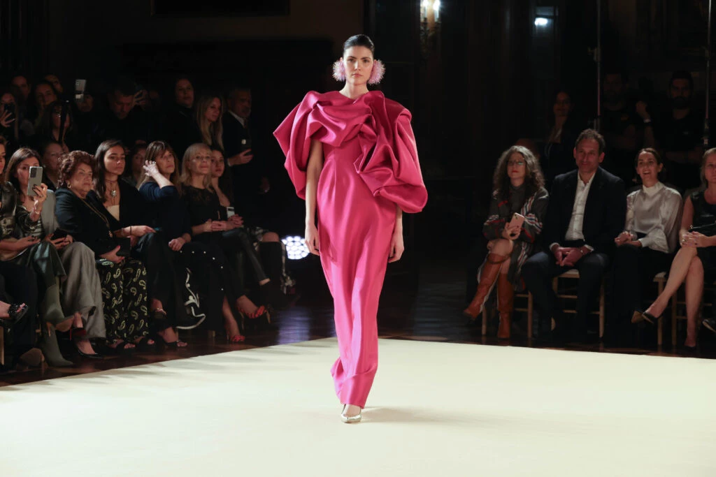 Desfile de Adrián Brown en la Semana de la Alta Costura