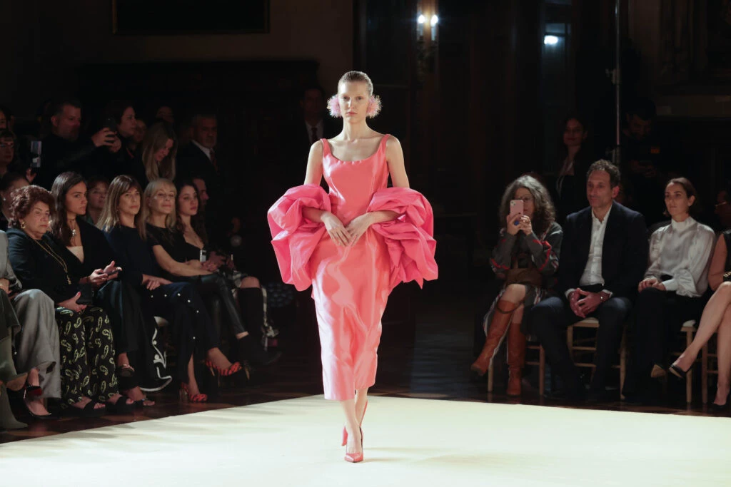 Desfile de Adrián Brown en la Semana de la Alta Costura