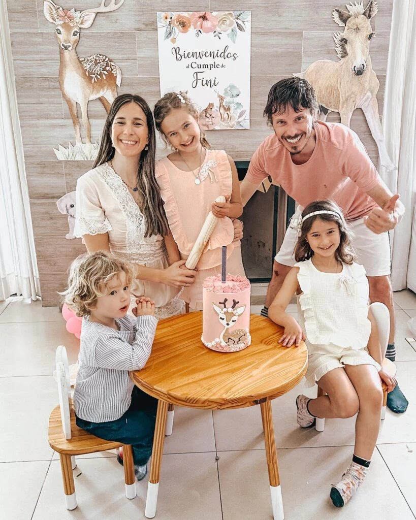 Agustina Ramos Mejía junto a su familia