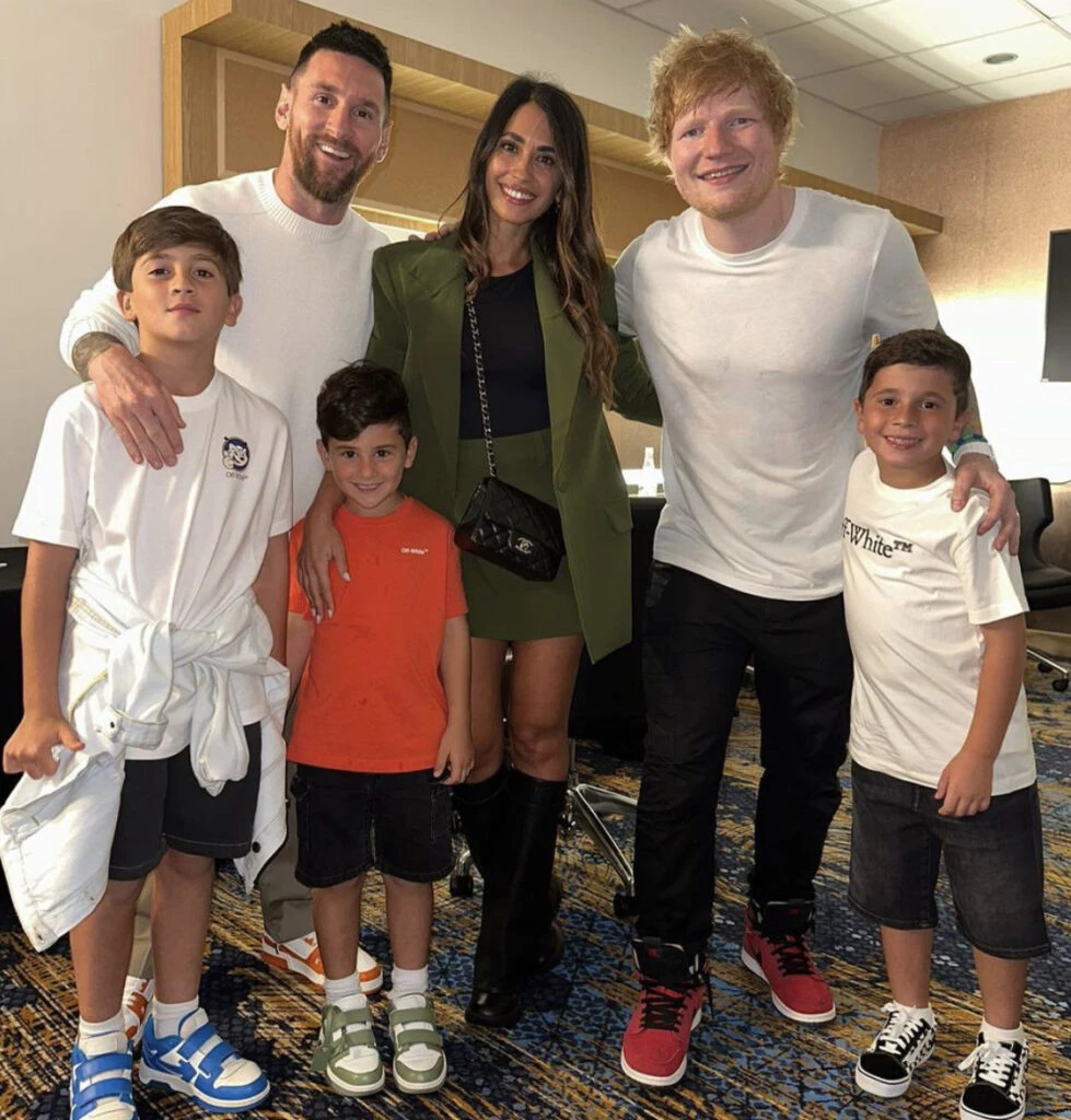 Así es el look preppy de Antonela Roccuzzo. Foto: Instagram.